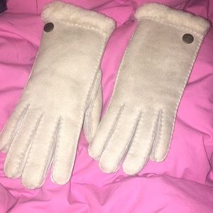Women’s UGG Gloves NWOT